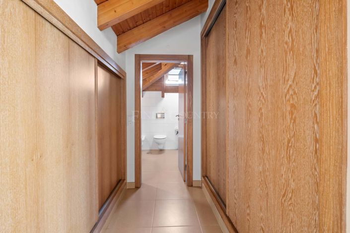 Image No.22-6 Bed Townhouse for sale