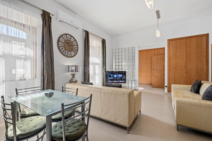 Image No.32-6 Bed Townhouse for sale