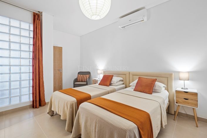 Image No.35-6 Bed Townhouse for sale