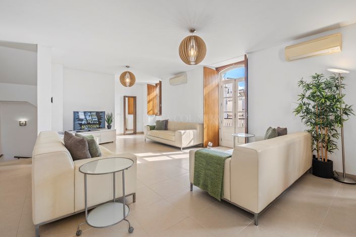 Image No.42-6 Bed Townhouse for sale