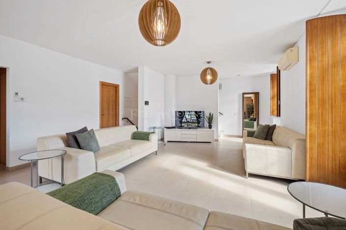 Image No.43-6 Bed Townhouse for sale