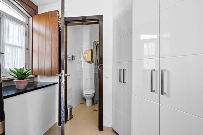 Image No.63-6 Bed Townhouse for sale