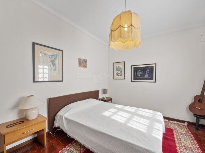 Image No.10-5 Bed Property for sale