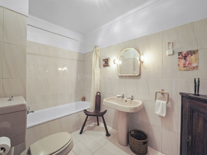 Image No.12-3 Bed Apartment for sale