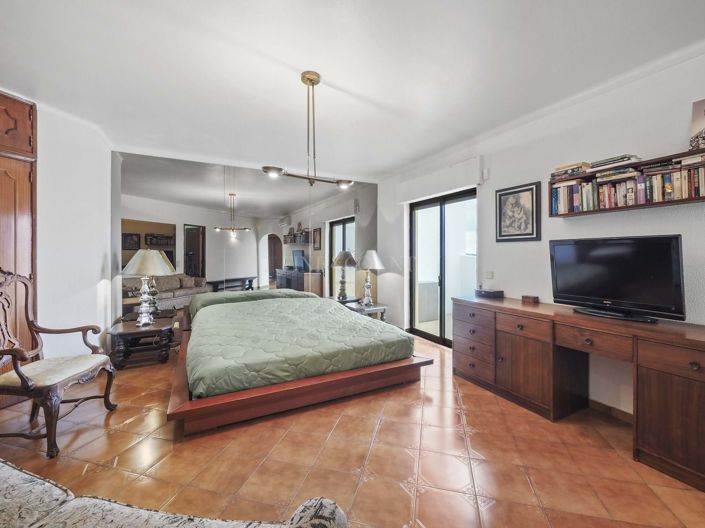 Image No.17-3 Bed Apartment for sale