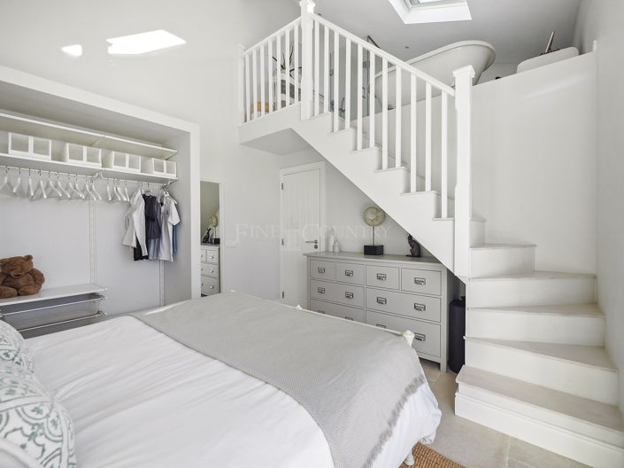 Image No.16-4 Bed Property for sale