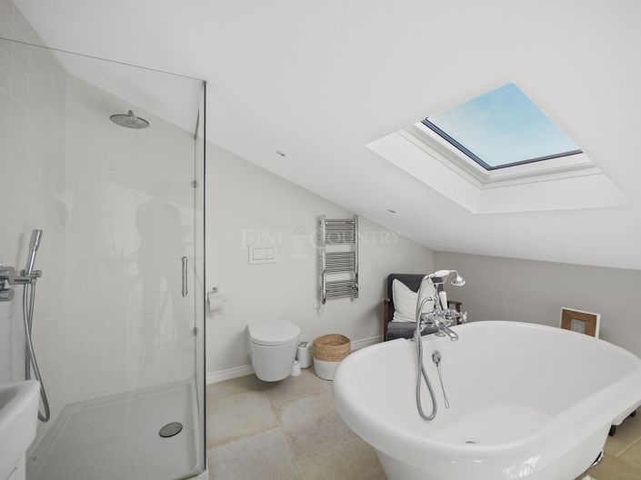 Image No.19-4 Bed Property for sale