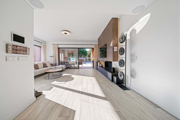 Image No.19-4 Bed Property for sale