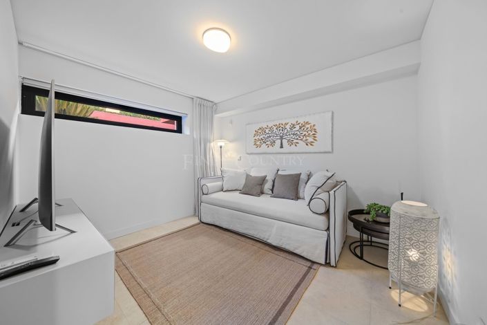 Image No.42-4 Bed Property for sale