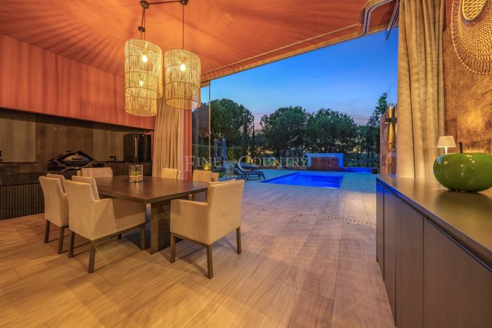 Image No.54-4 Bed Property for sale