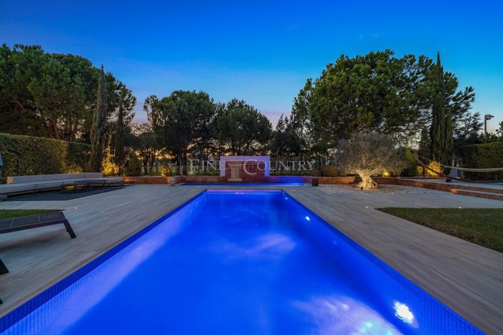 Image No.56-4 Bed Property for sale