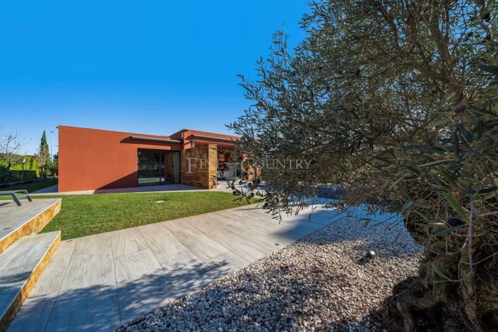 Image No.9-4 Bed Property for sale