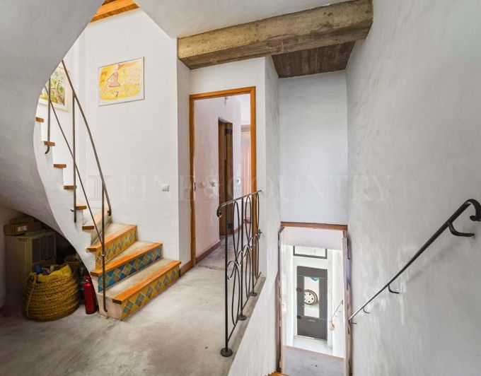 Image No.27-3 Bed Property for sale