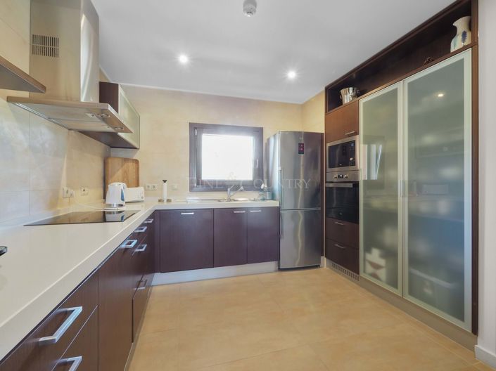 Image No.6-2 Bed Townhouse for sale