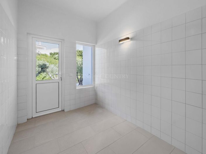 Image No.18-3 Bed Property for sale