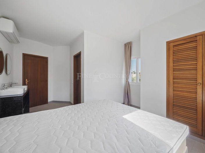 Image No.27-3 Bed Property for sale