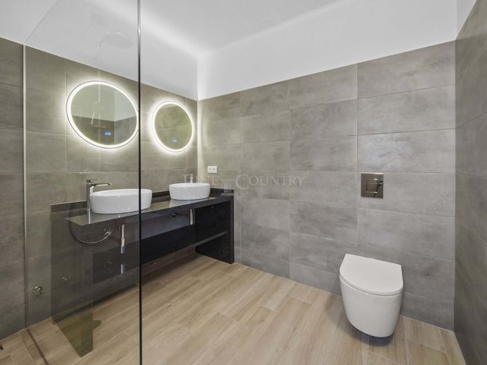 Image No.33-3 Bed Property for sale