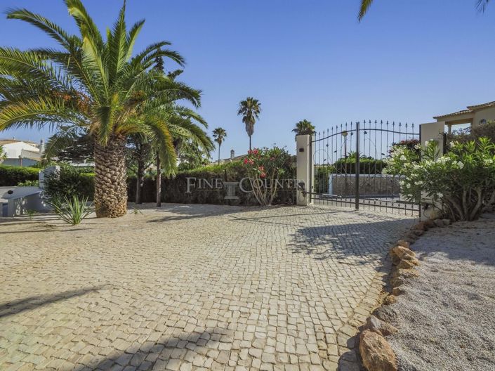 Image No.60-3 Bed Property for sale