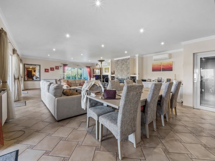 Image No.4-4 Bed Property for sale