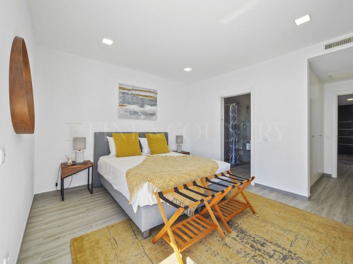 Image No.18-4 Bed Property for sale