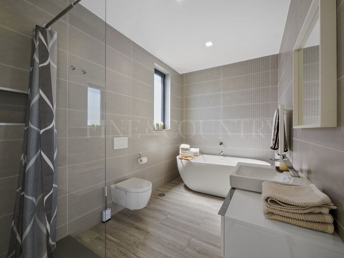 Image No.25-4 Bed Property for sale