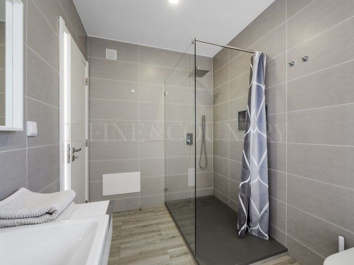 Image No.26-4 Bed Property for sale