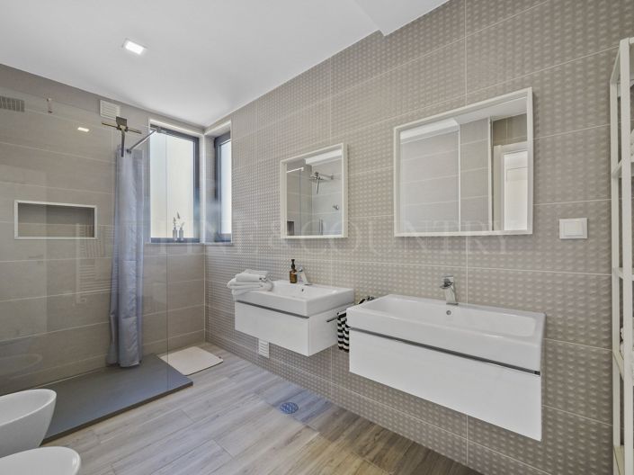 Image No.32-4 Bed Property for sale