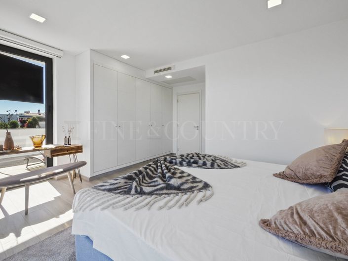 Image No.37-4 Bed Property for sale