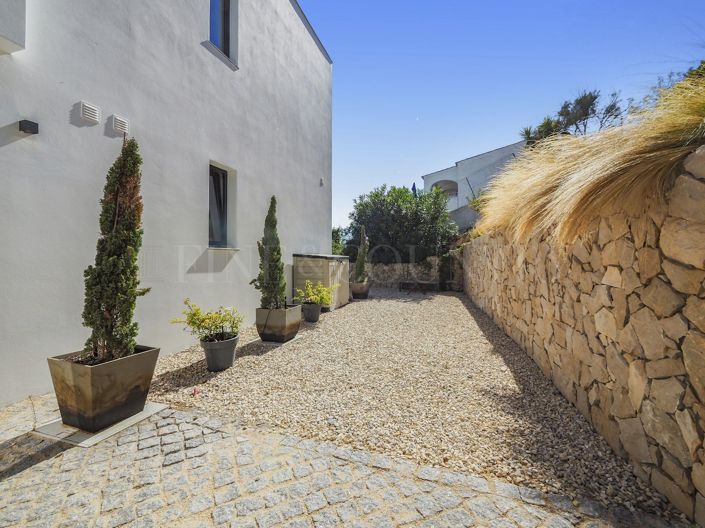 Image No.40-4 Bed Property for sale