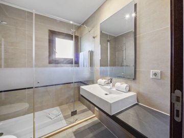 2104-359460-b952a8cbdbc2fd66601ce91bb265b9cce