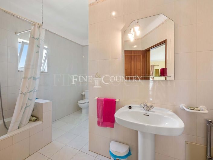 Image No.15-4 Bed Villa for sale