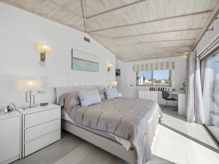 Image No.26-3 Bed Property for sale