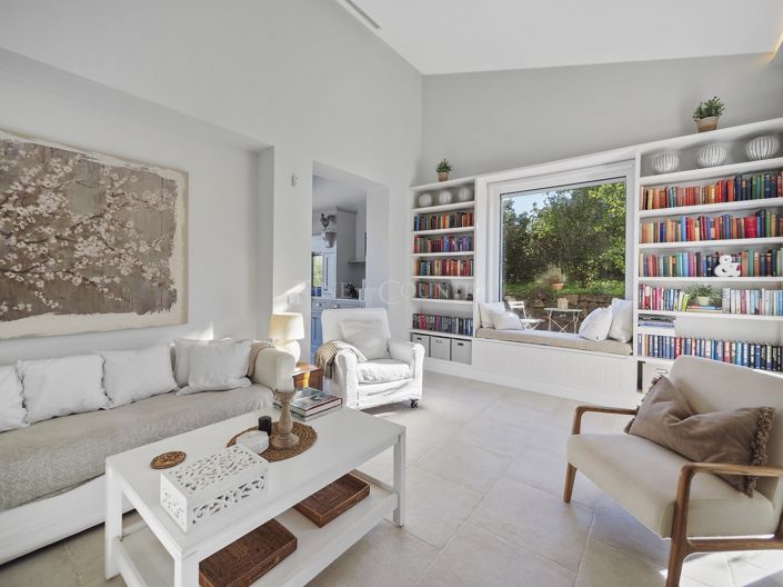 Image No.10-4 Bed Property for sale