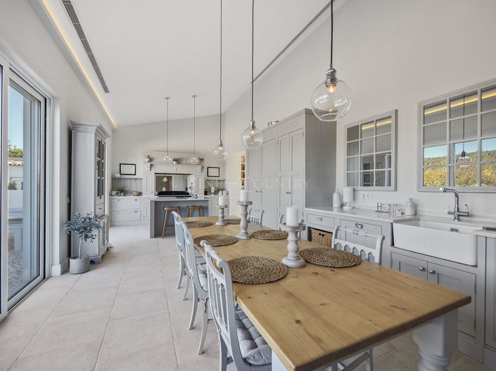 Image No.6-4 Bed Property for sale