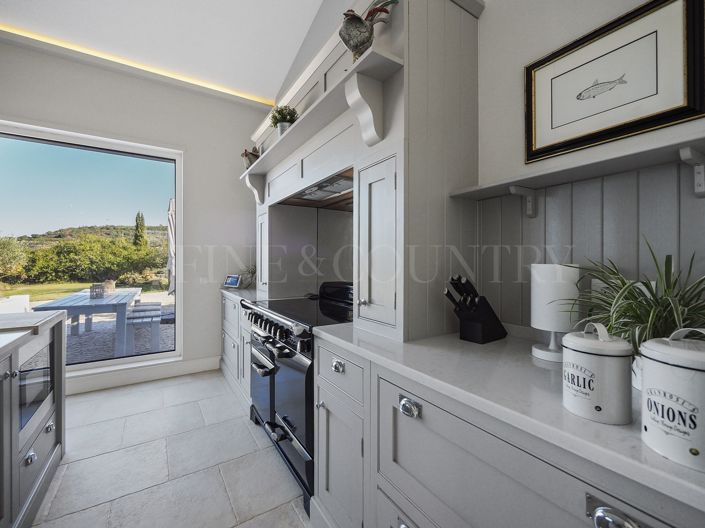 Image No.9-4 Bed Property for sale