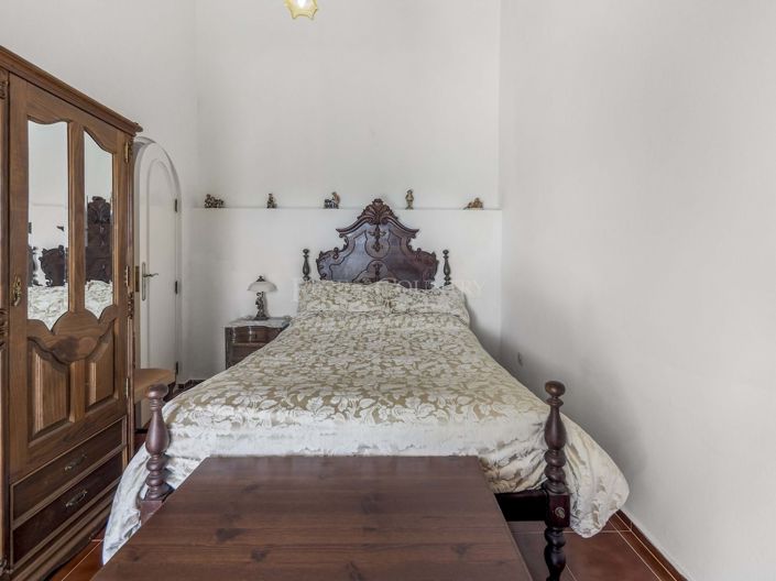 Image No.10-3 Bed Property for sale