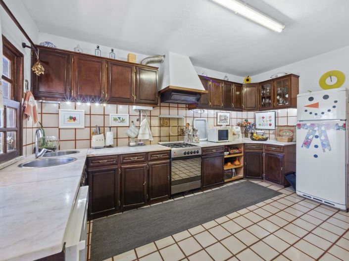 Image No.16-5 Bed Property for sale