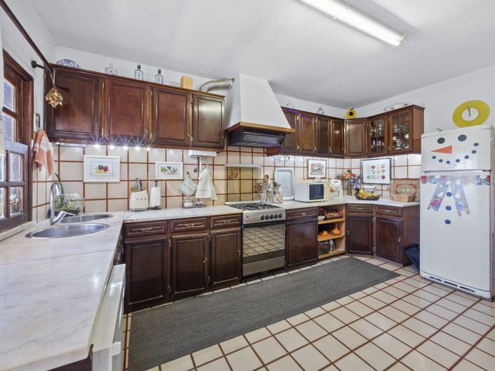 Image No.17-5 Bed Property for sale