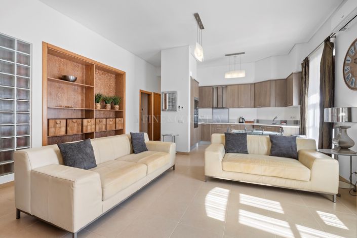 Image No.28-6 Bed Townhouse for sale