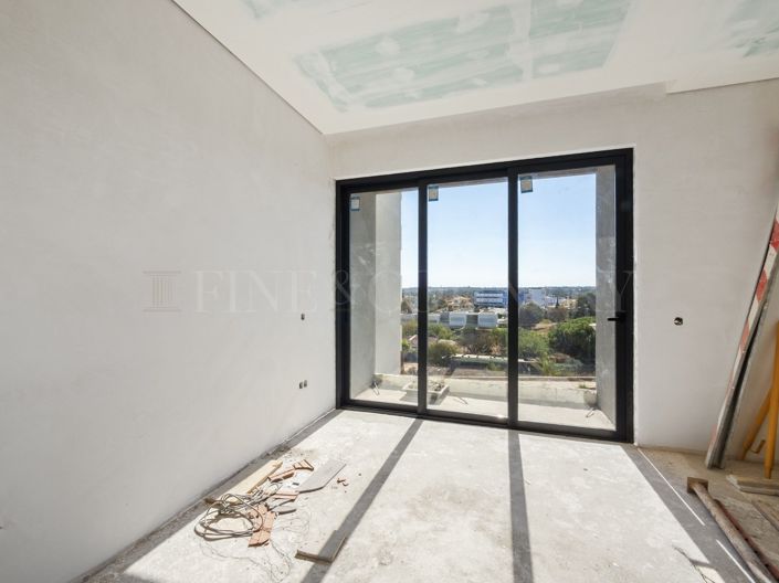 Image No.11-4 Bed Townhouse for sale