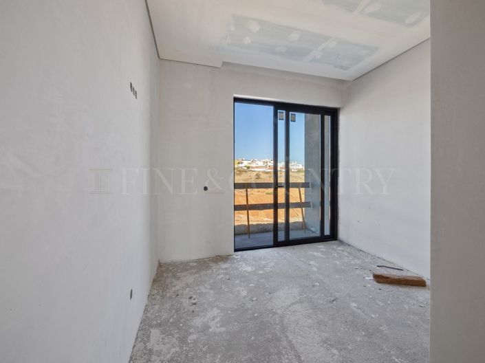 Image No.13-4 Bed Townhouse for sale