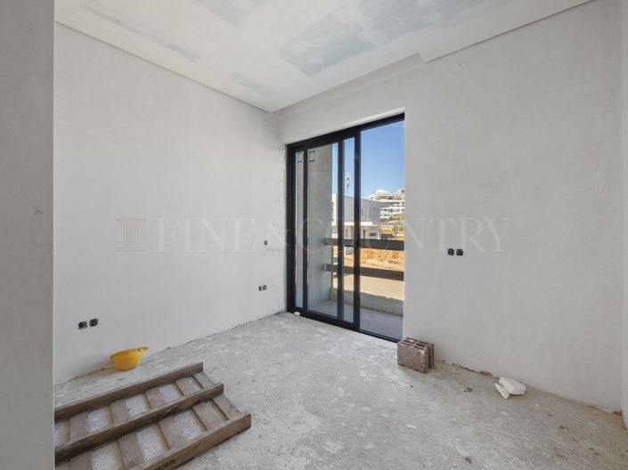 Image No.14-4 Bed Townhouse for sale
