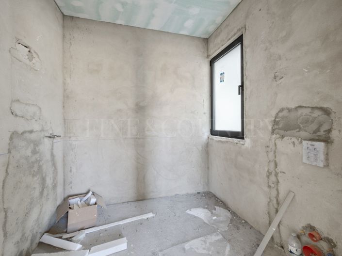 Image No.15-4 Bed Townhouse for sale