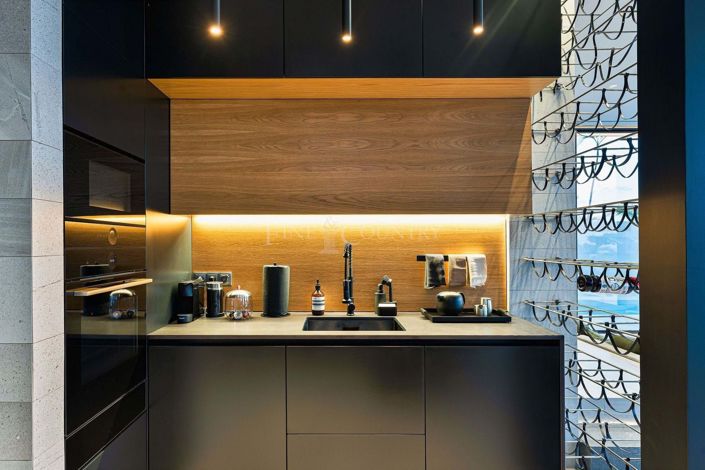 Image No.28-3 Bed Property for sale