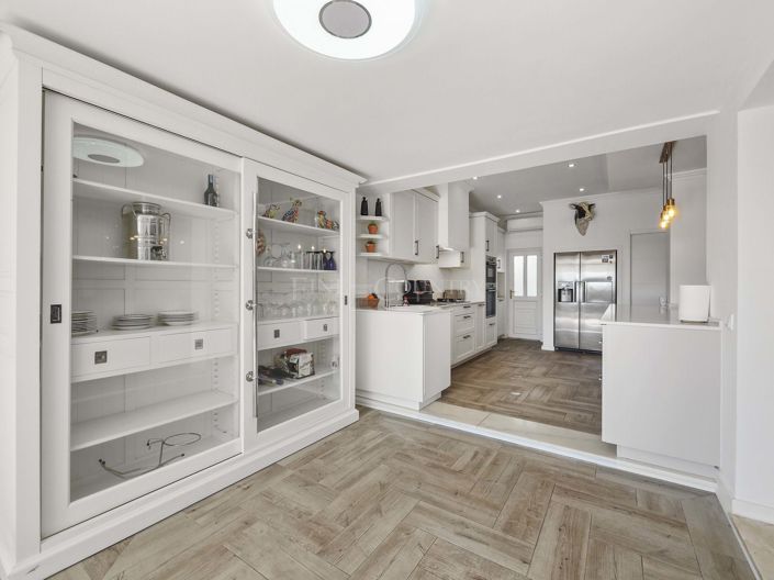 Image No.16-6 Bed Property for sale