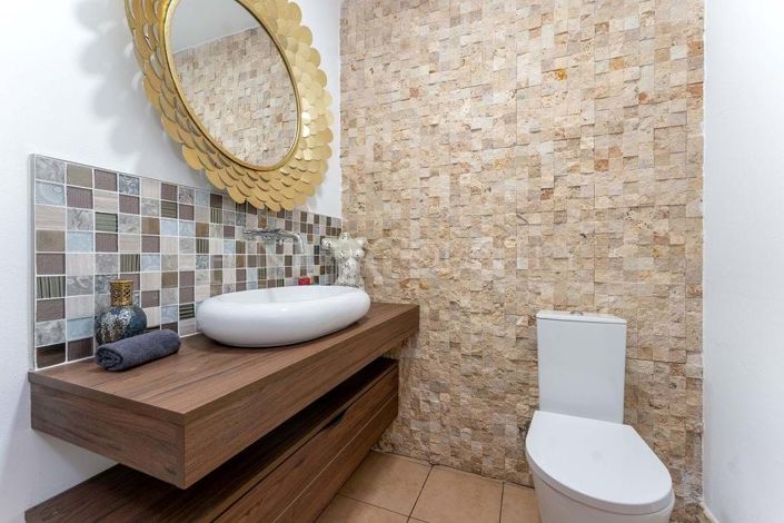 Image No.35-6 Bed Property for sale