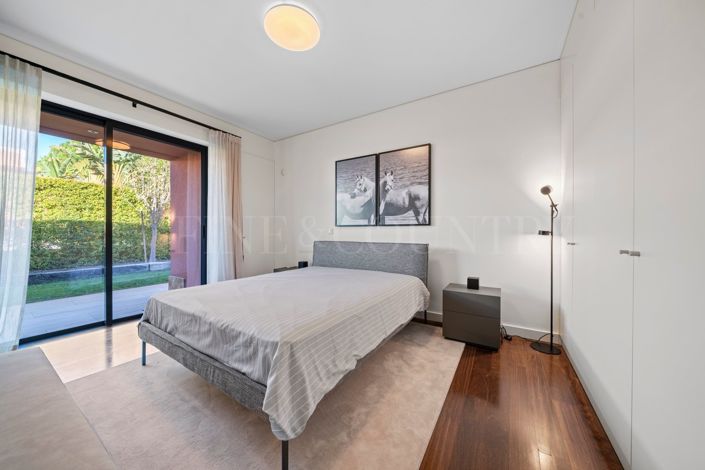 Image No.27-4 Bed Property for sale