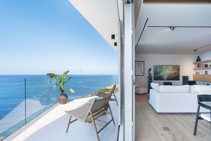 Image No.54-3 Bed Property for sale