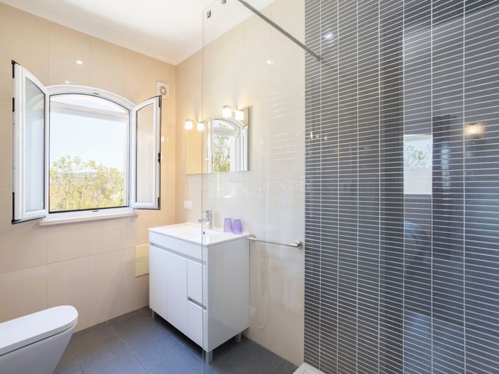 Image No.26-4 Bed Villa for sale