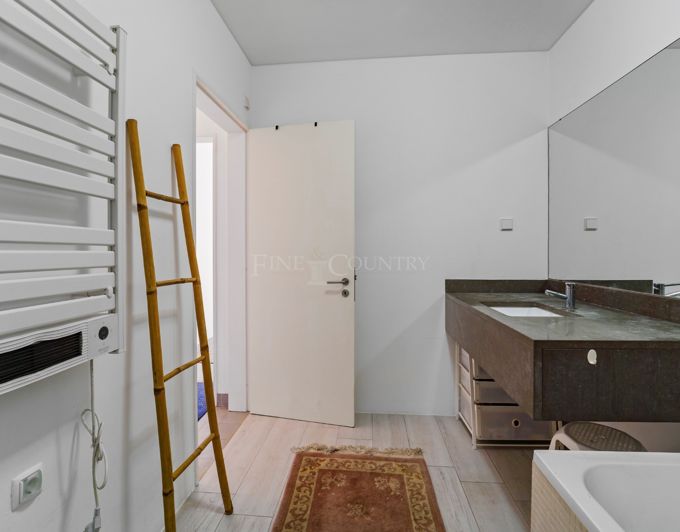 Image No.18-3 Bed Apartment for sale